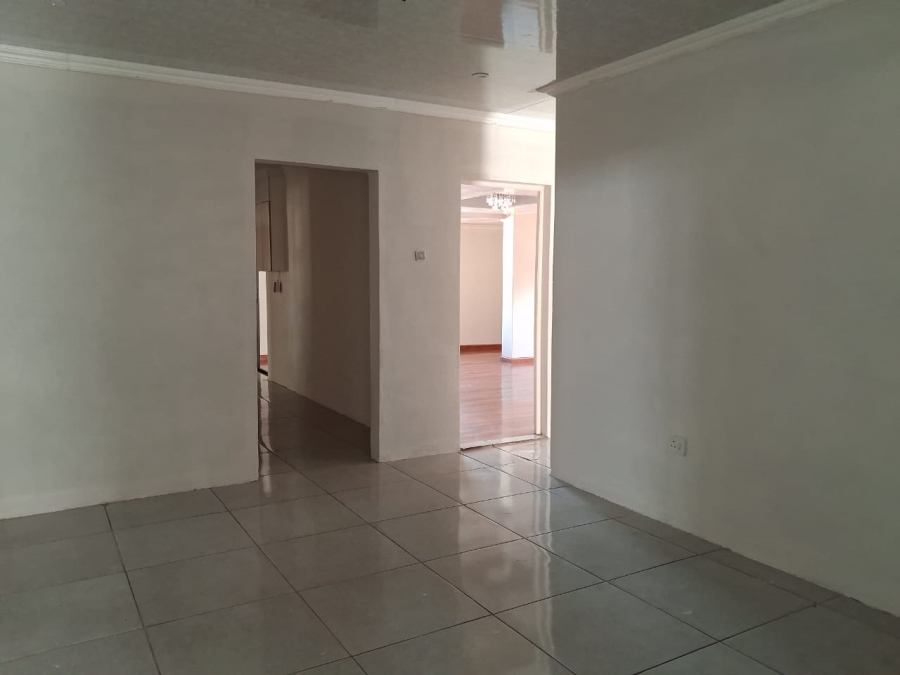 To Let 5 Bedroom Property for Rent in Cambridge Eastern Cape